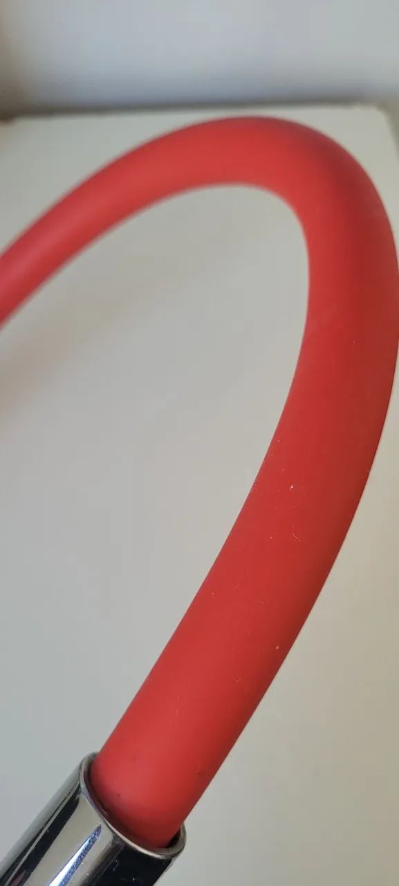 Torneira de bancada cromada e  silicone vermelho - Foto 3