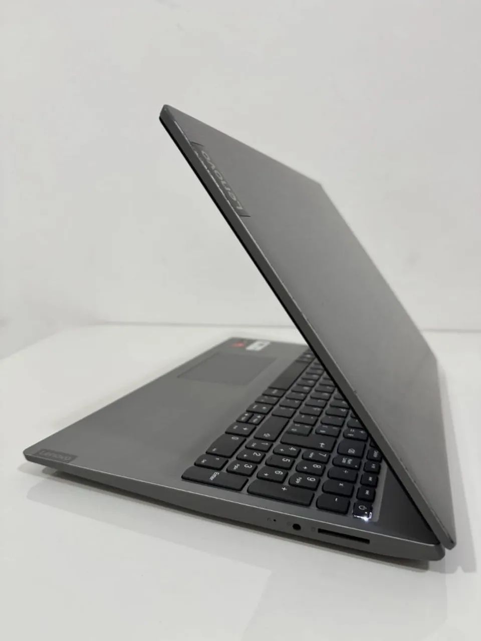 Lenovo Gamer Ideapad Ryzen 5-3500U, Ssd 236Gb + 1Tb, 8 Gb Ram, Placa de video Radeon V8 2g - Foto 4