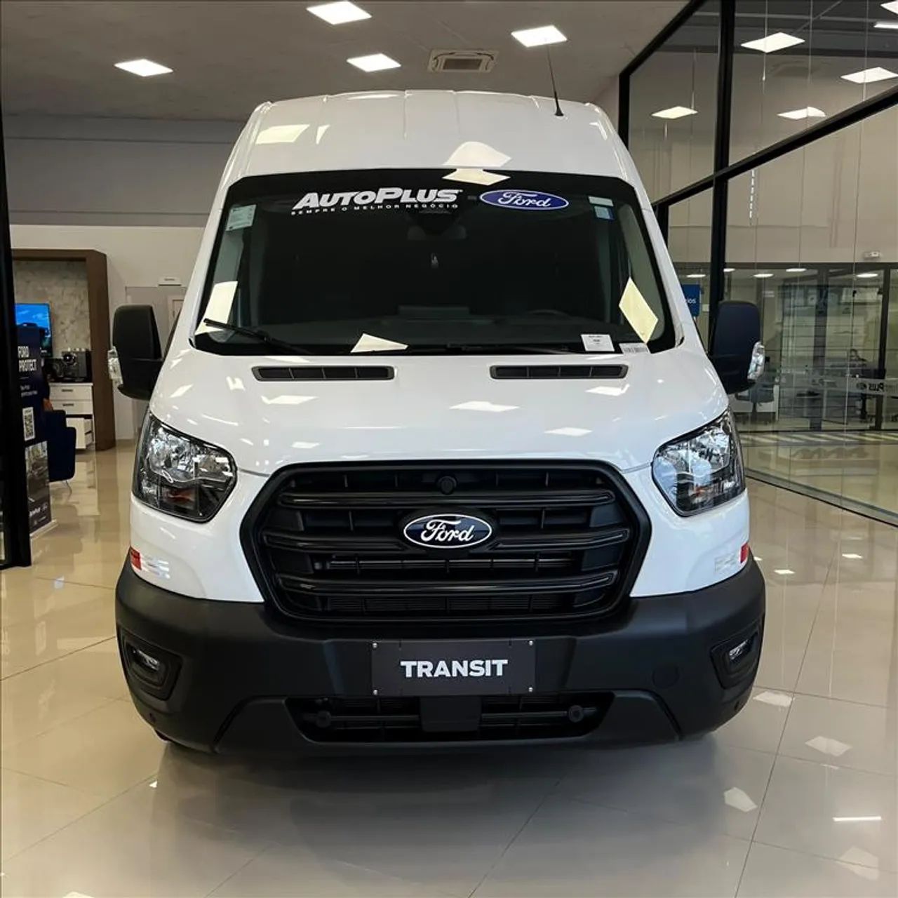Ford Transit TRANSIT Minibus Vidrada 2.0 16V Die Aut. 2026