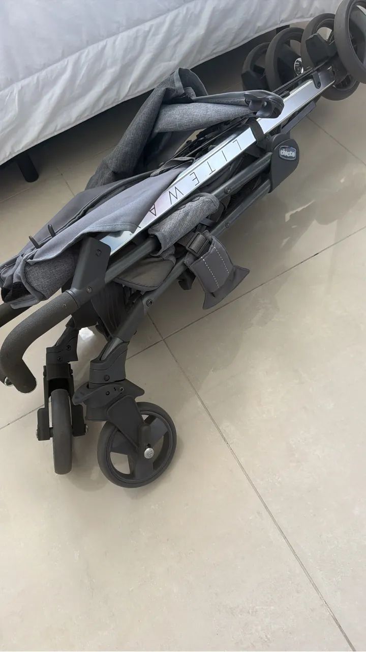 Carrinho modelo guarda chuva Chicco liteway