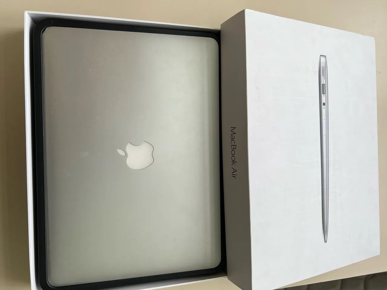 MacBook Air 13インチ シルバー (2014) MacBook Air (13 polegadas, início de 2014) - Especificações