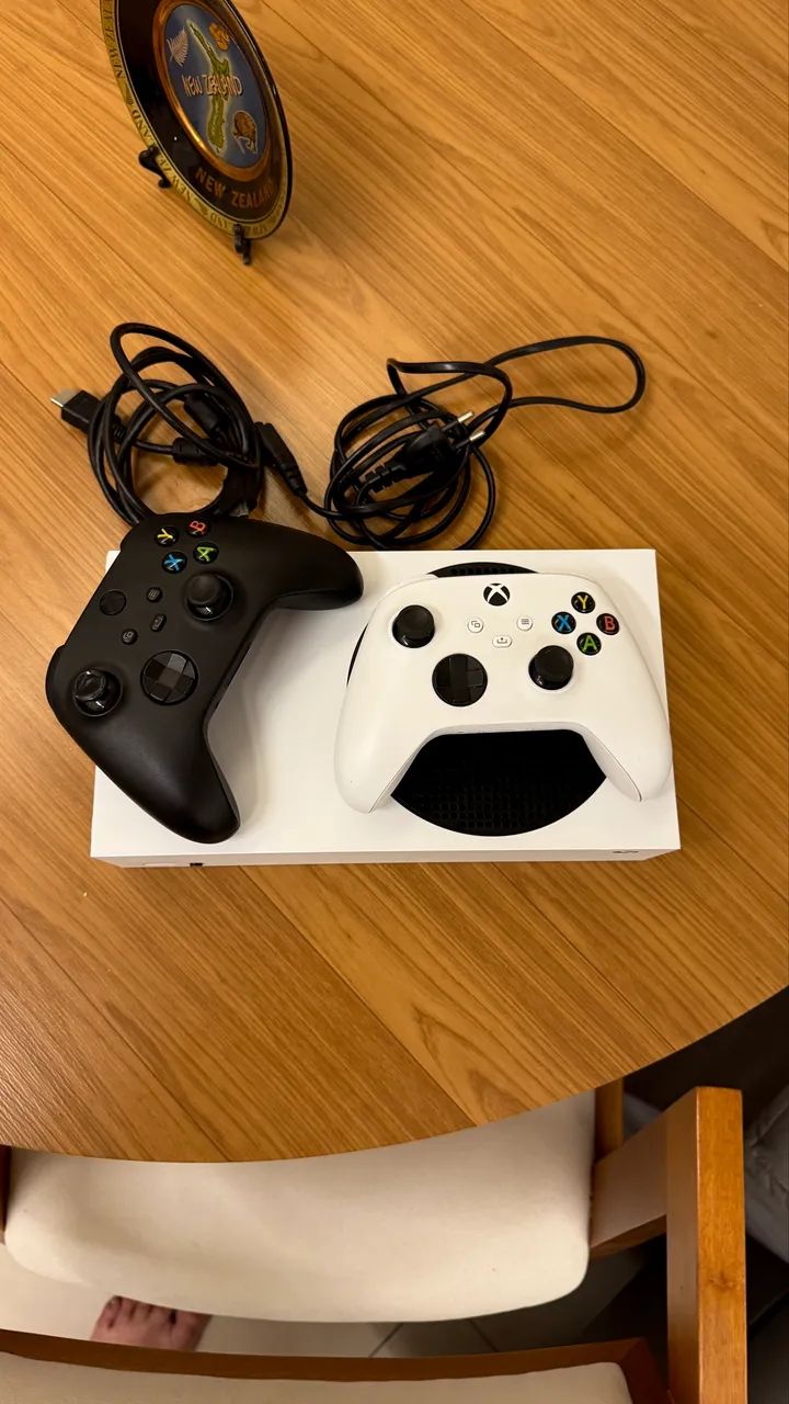 Xbox Series S com 2 Controles - Foto 3