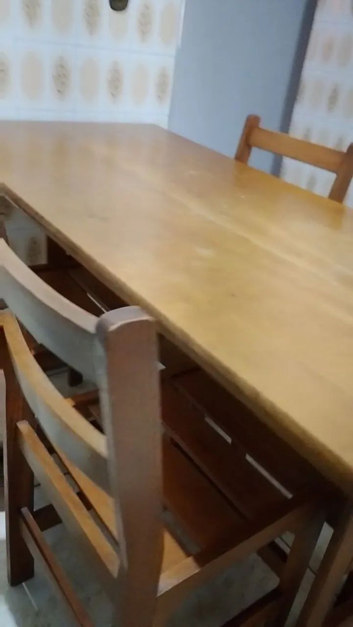 Vendo mesa de madeira com 4 cadeiras - Foto 5