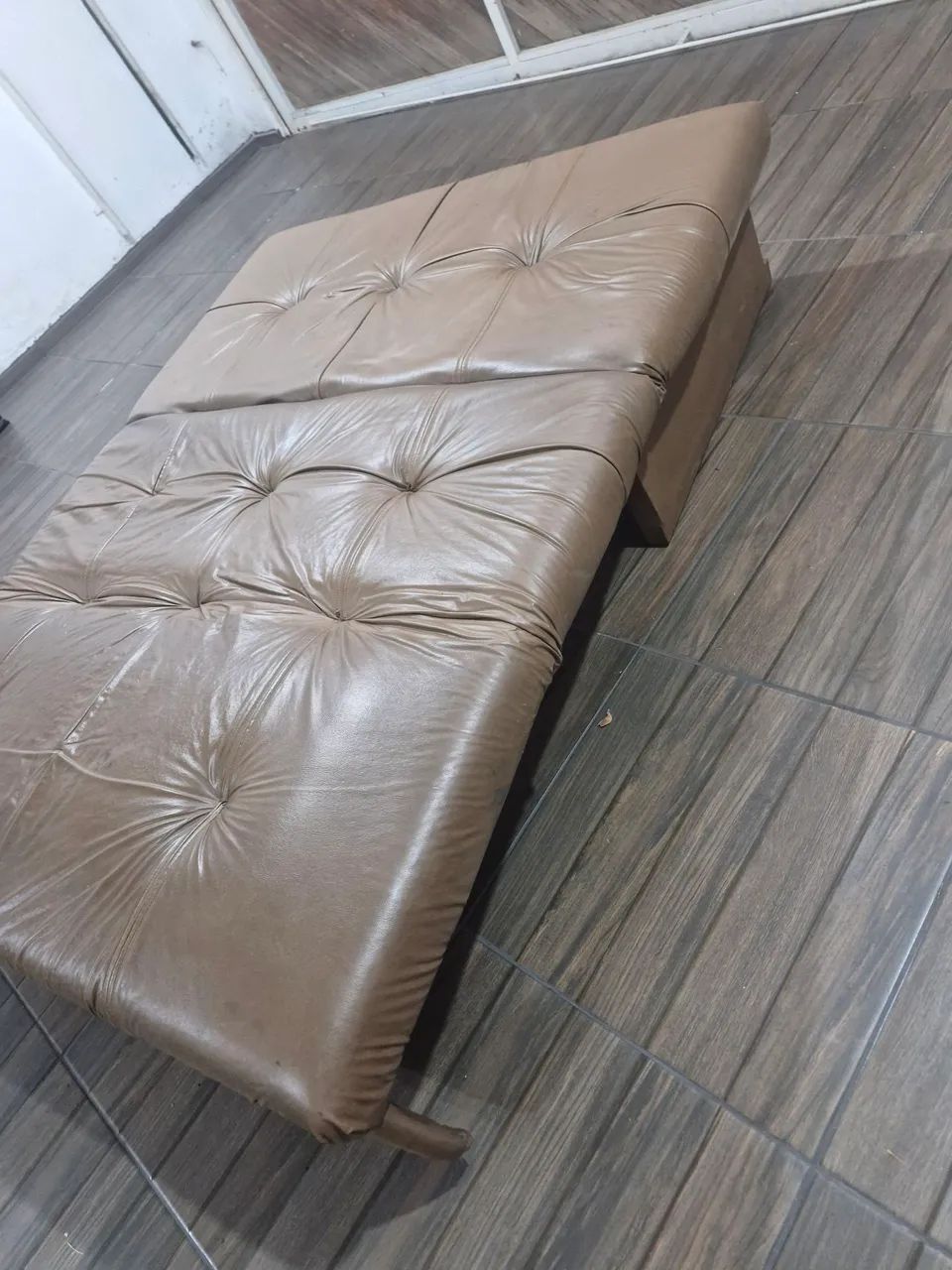 Sofá cama casal em corino marrom - Foto 4