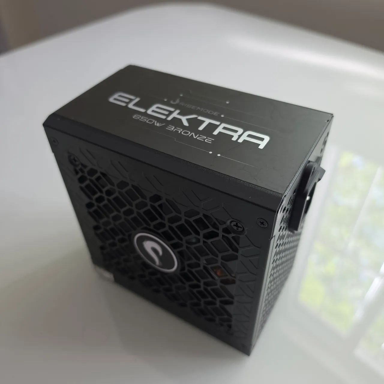 Fonte Rise mode 650w full modular Elektra completa com todos os cabos ( usada )