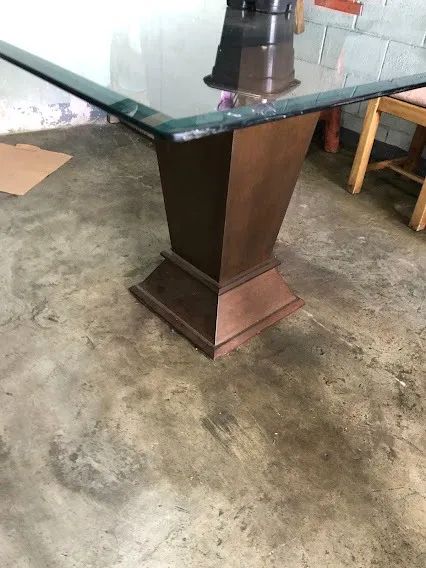 Mesa com base de madeira e tampo de vidro bisotado  - Foto 5