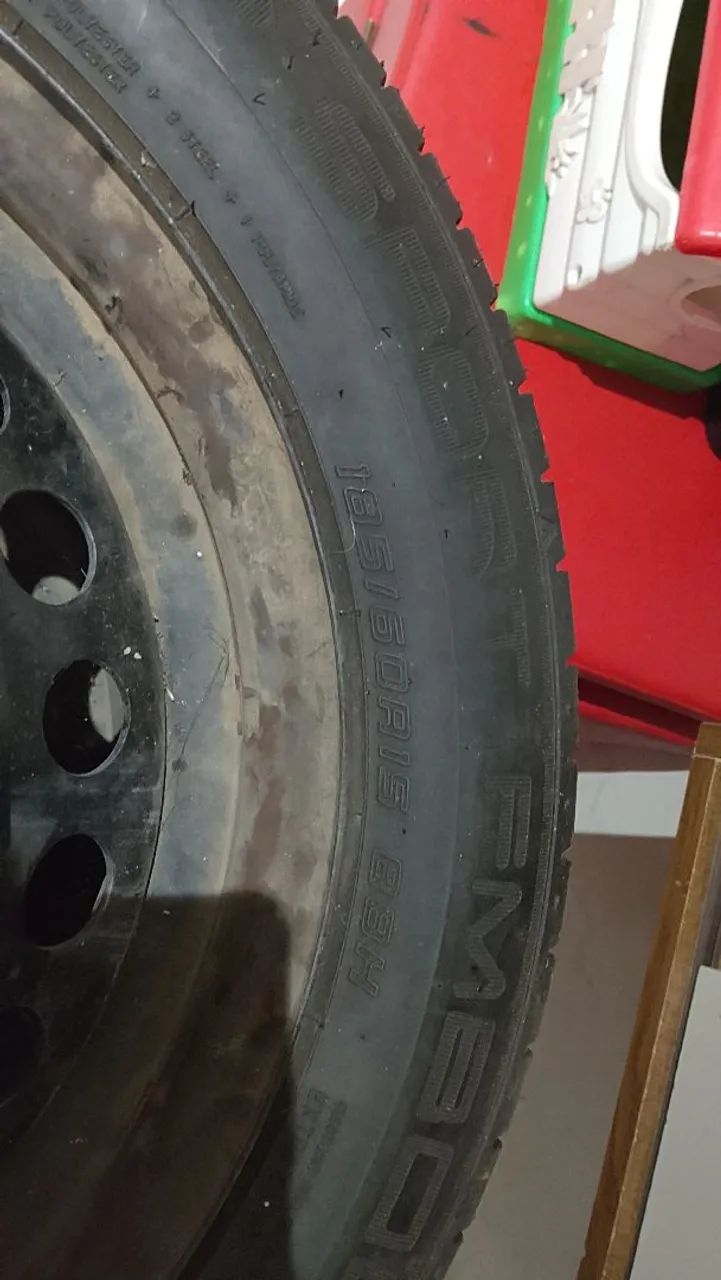 Vendo esses 4 pneus com o aro 1 estepe  - Foto 2