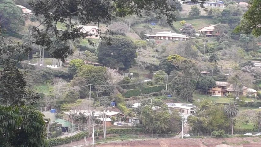 LOTE LIMPO,CERCADO E COM LUZ. A VENDA. - Foto 4