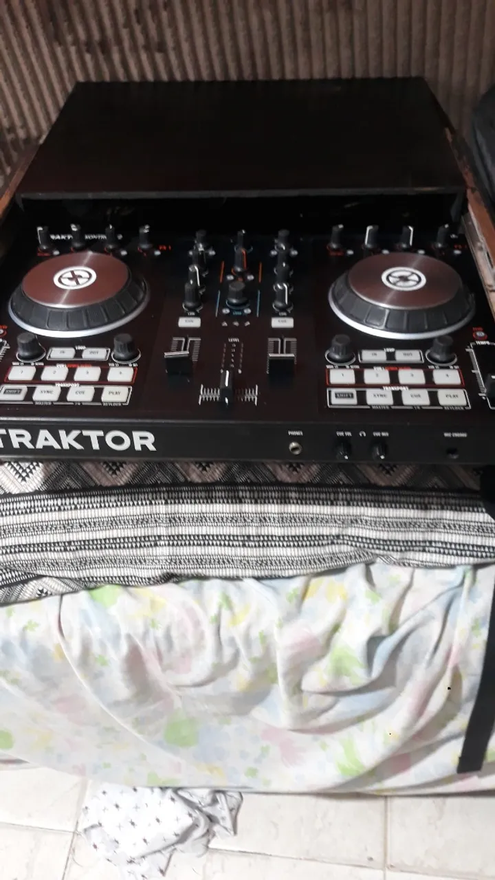 Numark Mixtrack Quad - 4 Decks + Efeitos - Parcele No Cartão