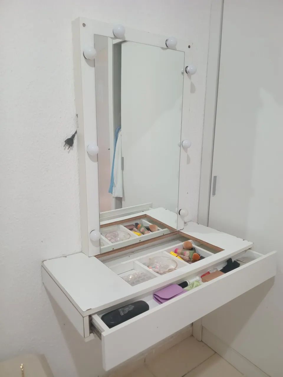 CAMA DE SOLTEIRO MDF. , UMA PENTEADEIRA COM ESPELHO. - Foto 3