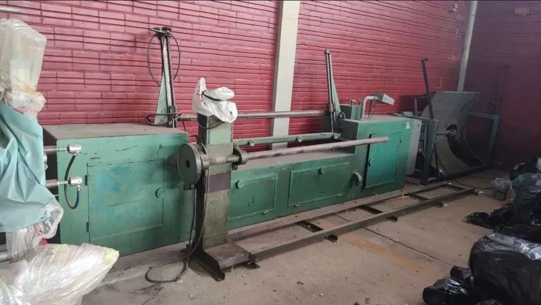 Torno laminador para espuma 