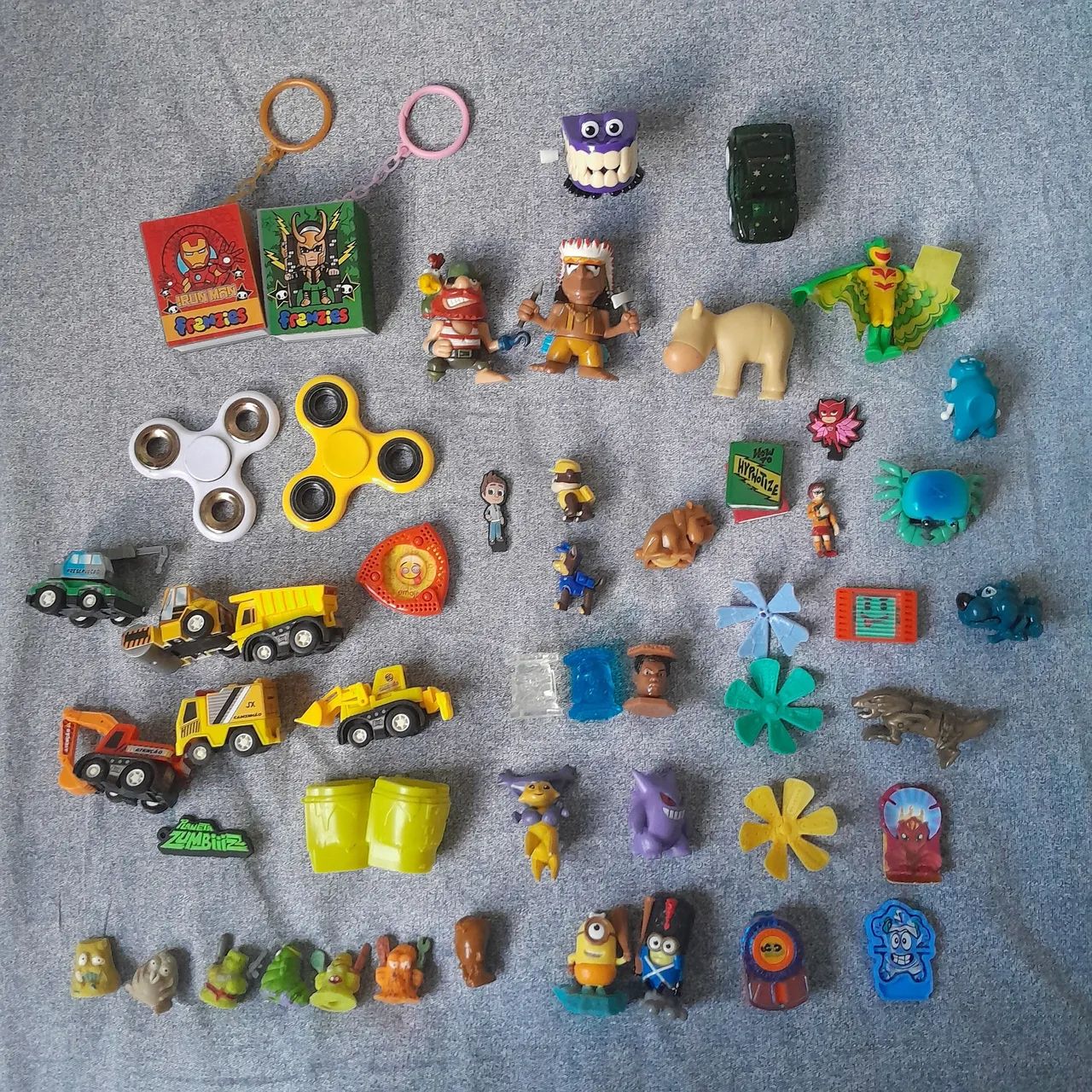 Coleção de brinquedos diversos