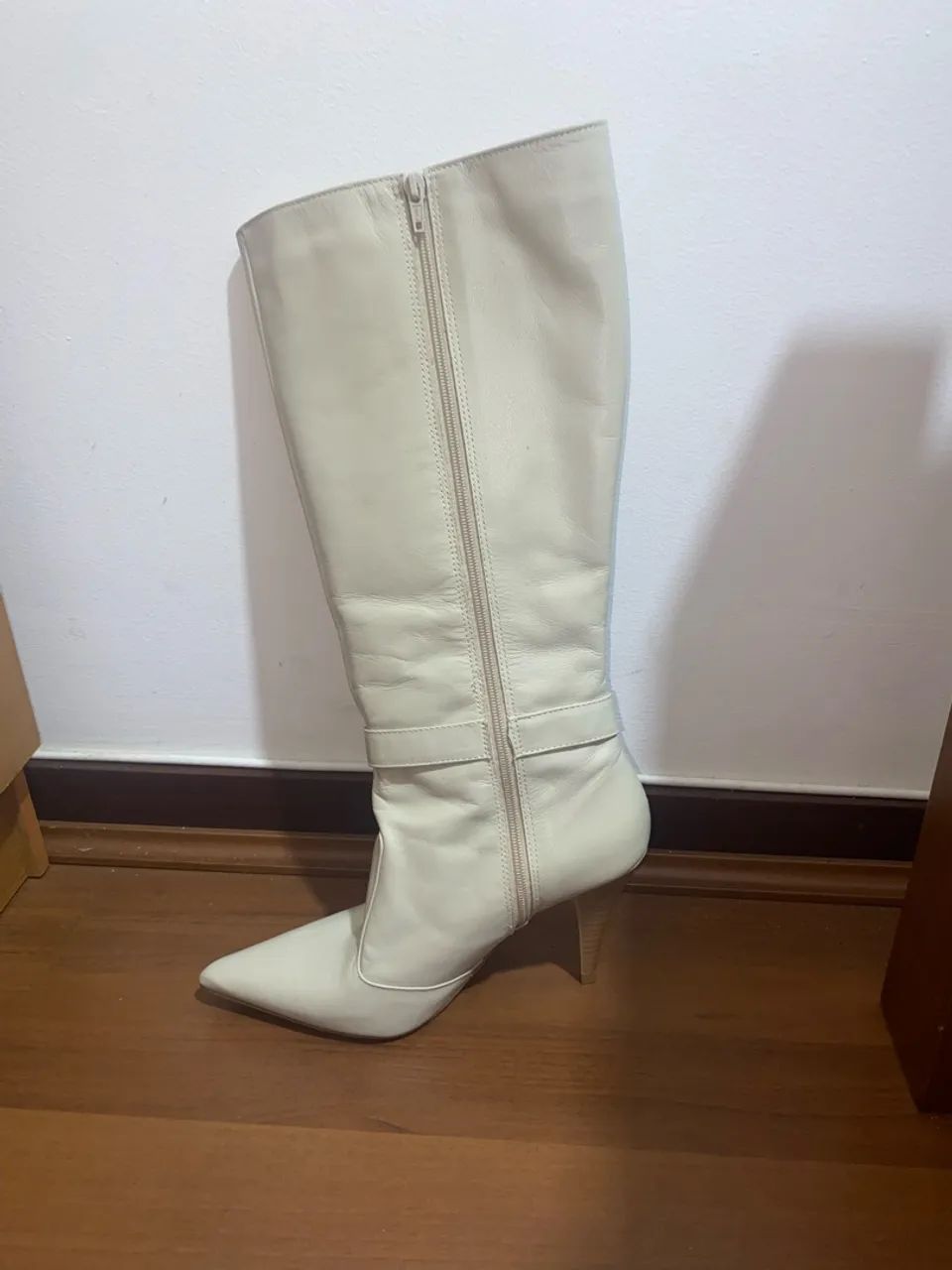 Bota Gabriela Sanches couro  - Foto 2