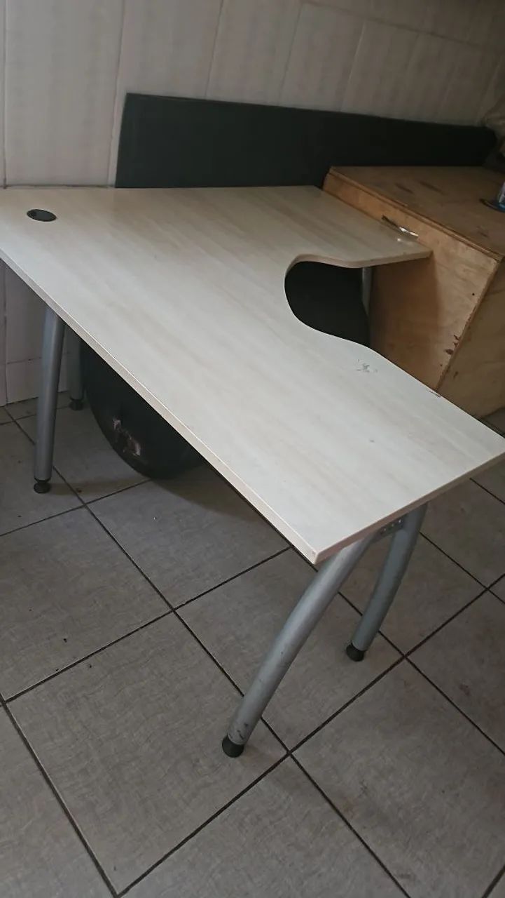 Mesa 1.40x1.40 com cadeira para escritorio