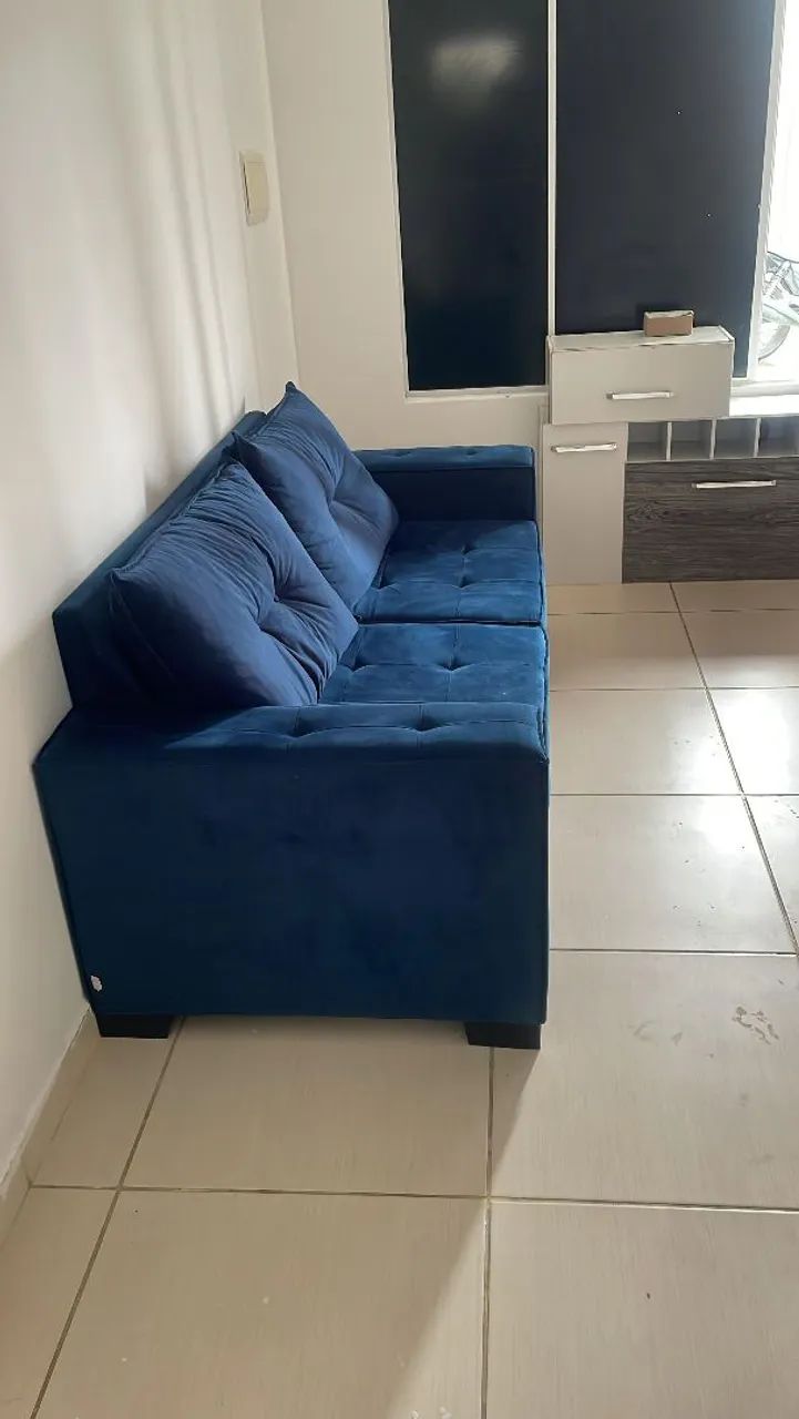 Sofá de veludo semi novo