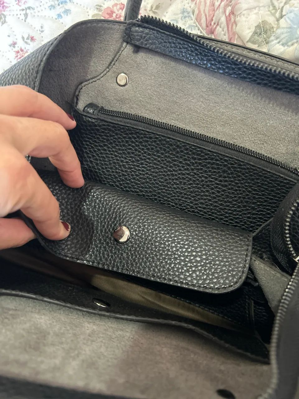 Bolsa preta couro preta com porta óculos interno  - Foto 2