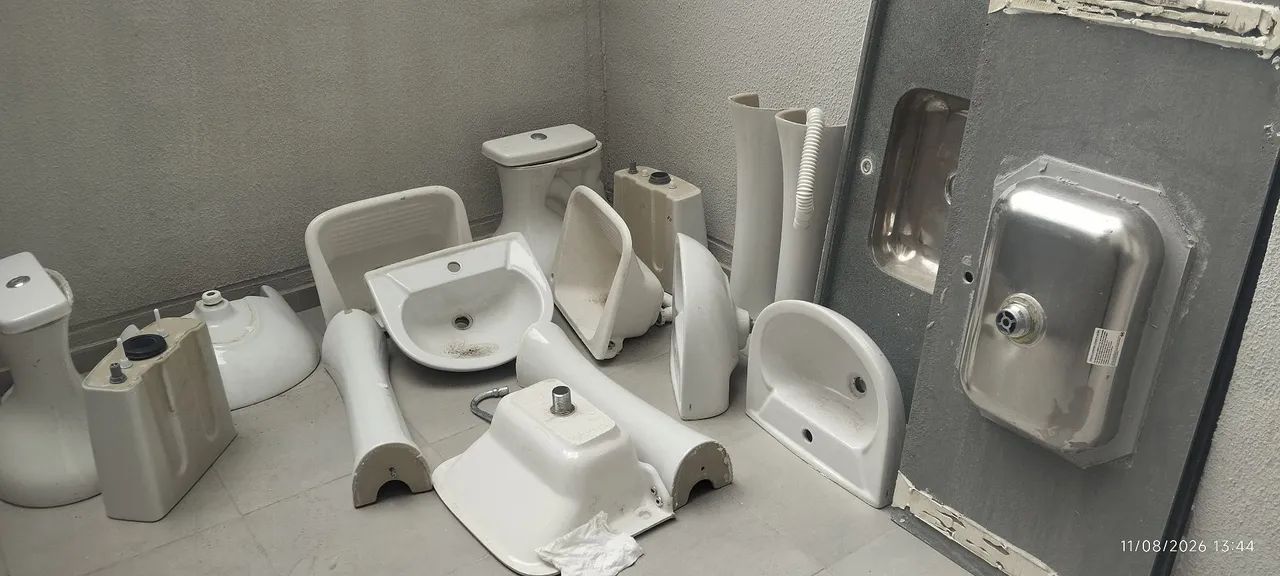 Vendo Pias e Vaso sanitários novos