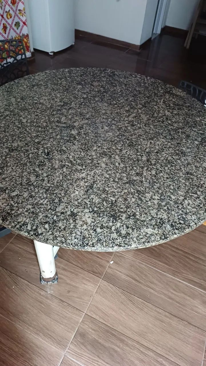 Vendo Tampo de Mesa Redondo em Granito