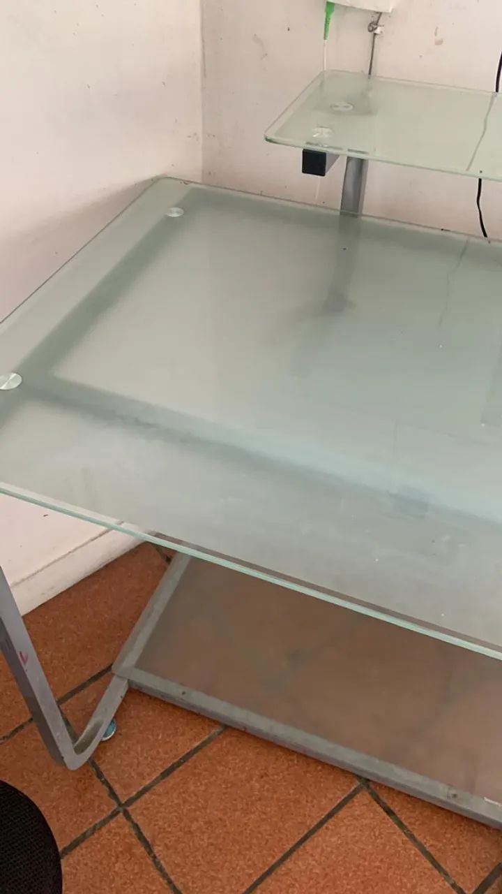 MESA DE COMPUTADOR - VIDRO E METAL - Foto 2