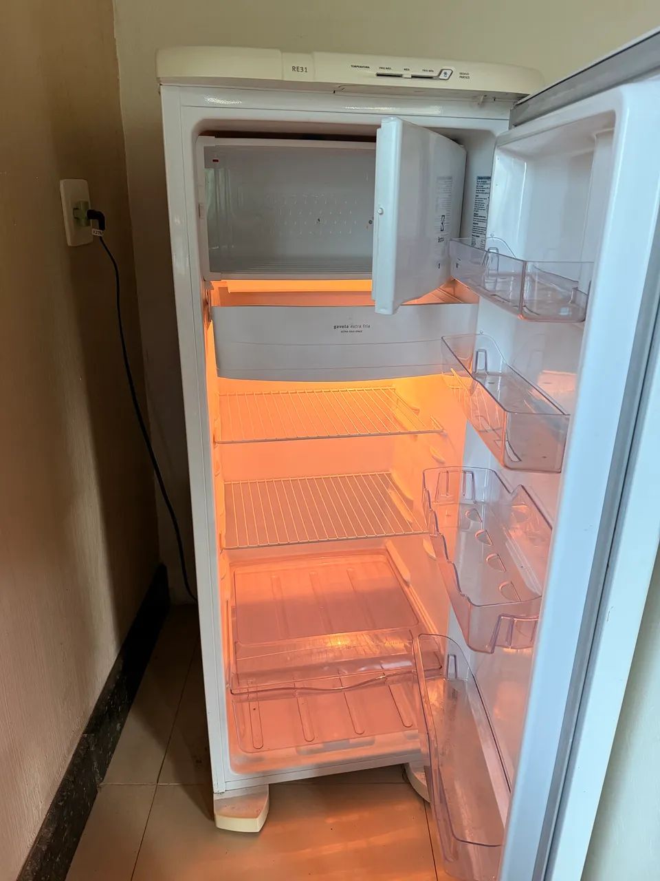 Vendo geladeira Electrolux 