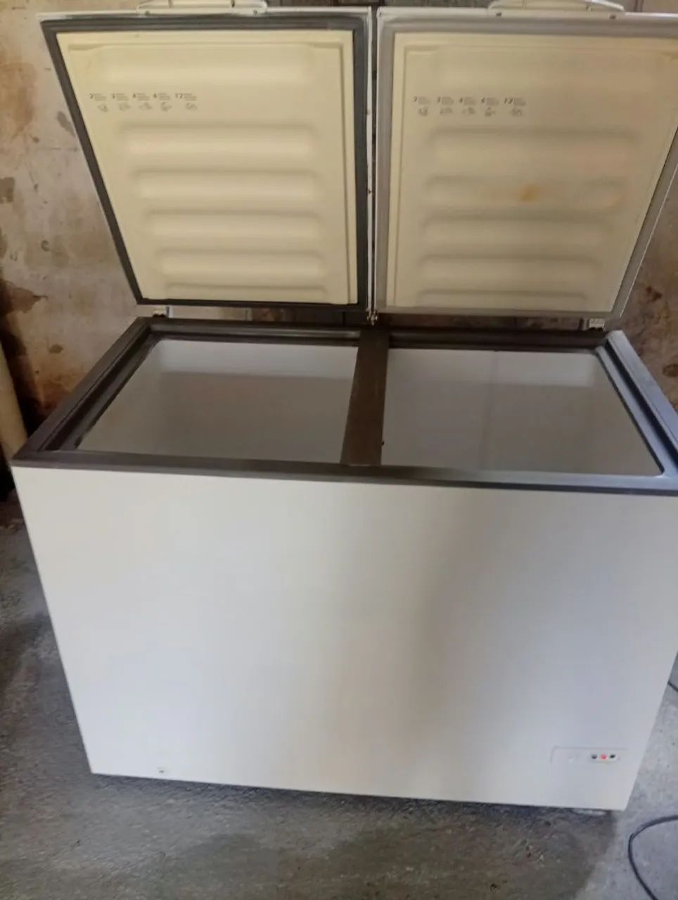 Freezer Esmaltec 2 portas funcionando perfeitamente  - Foto 3