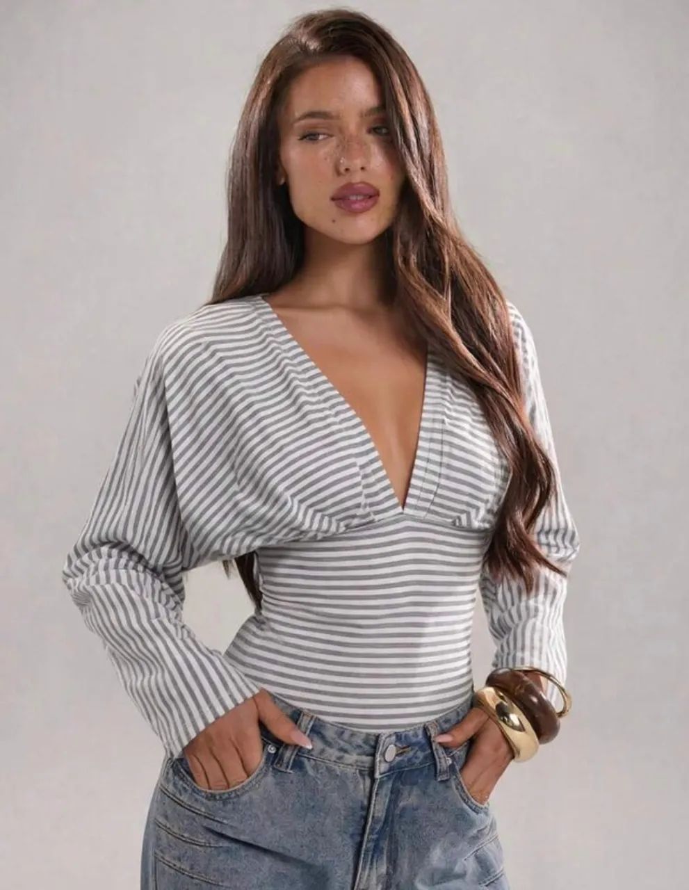 Blusa manga longa listrada com decote em V