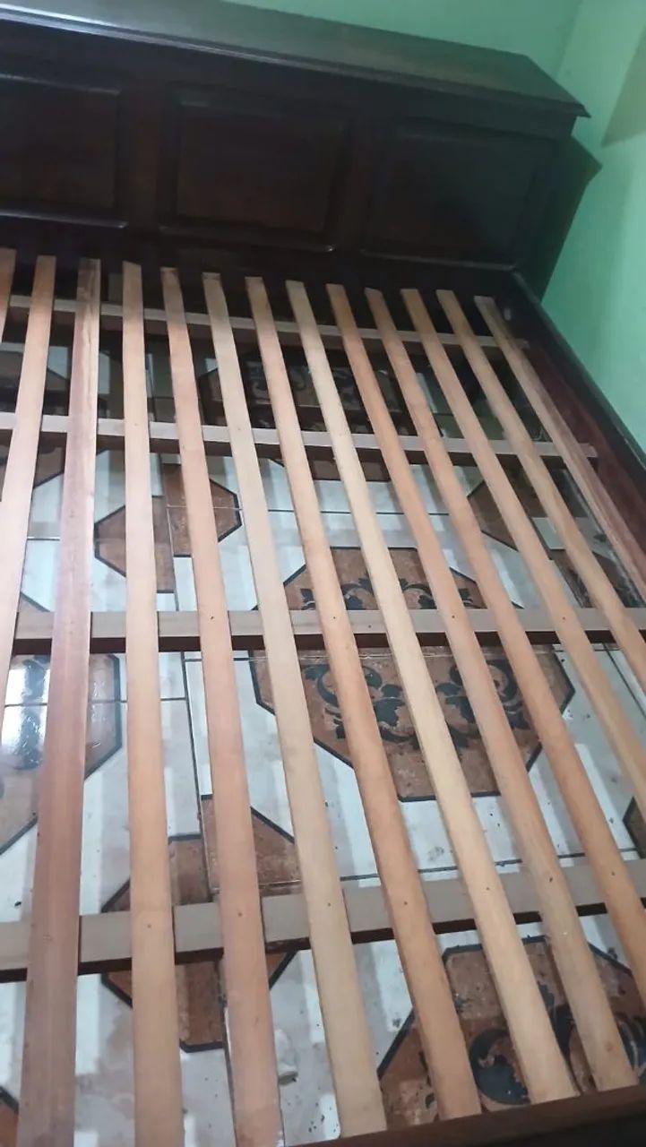 Cama casal com baú  madeira de lei - Foto 3