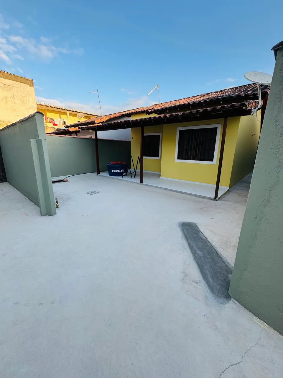 Alugo casa 2 quartos 