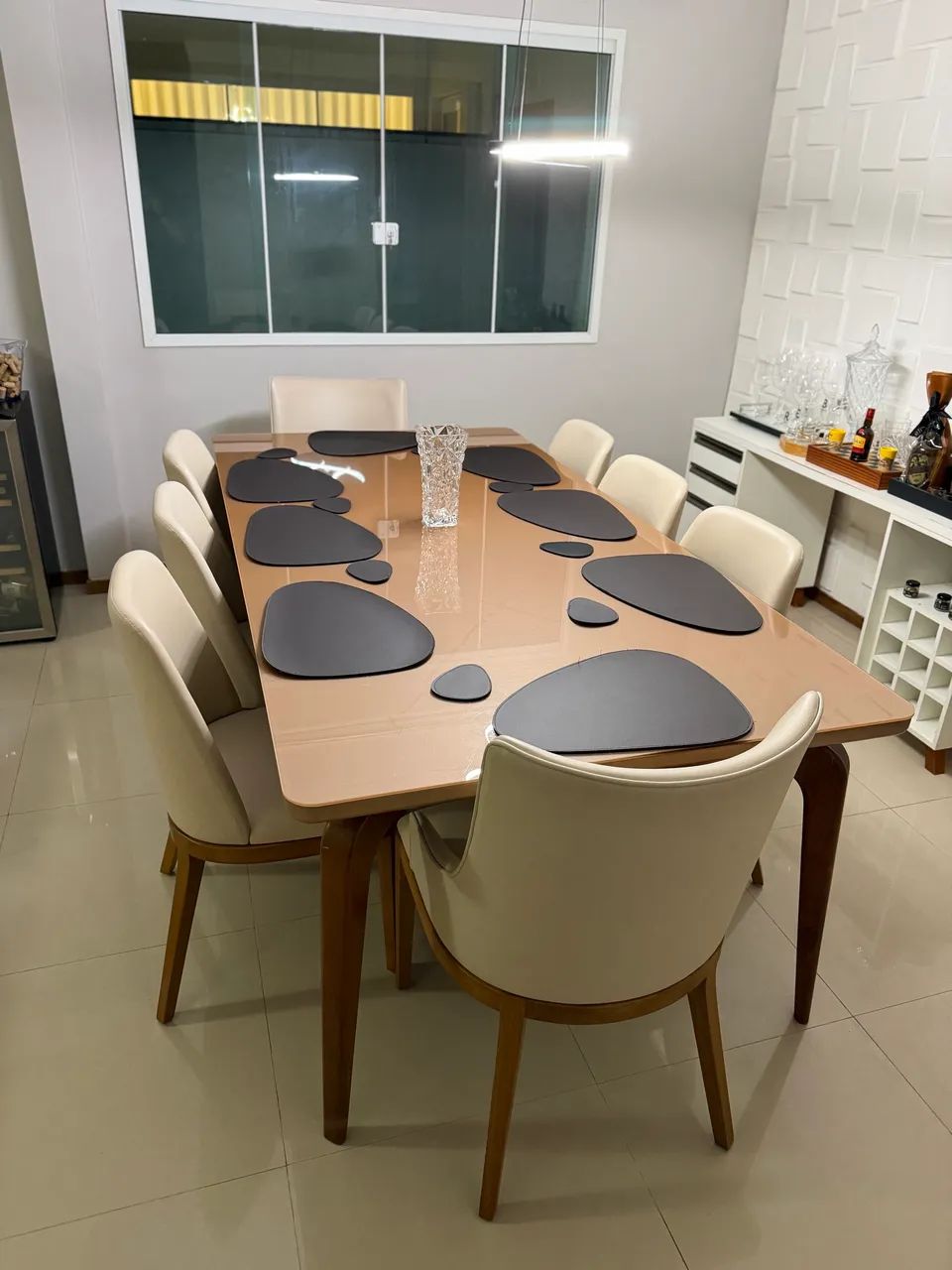 Mesa de Jantar 8 Lugares + 8 Cadeiras Estofadas