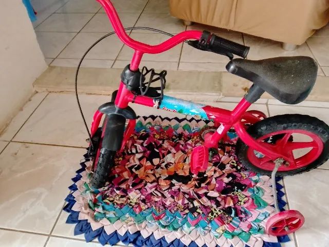 uma bicicleta infantil - Foto 3