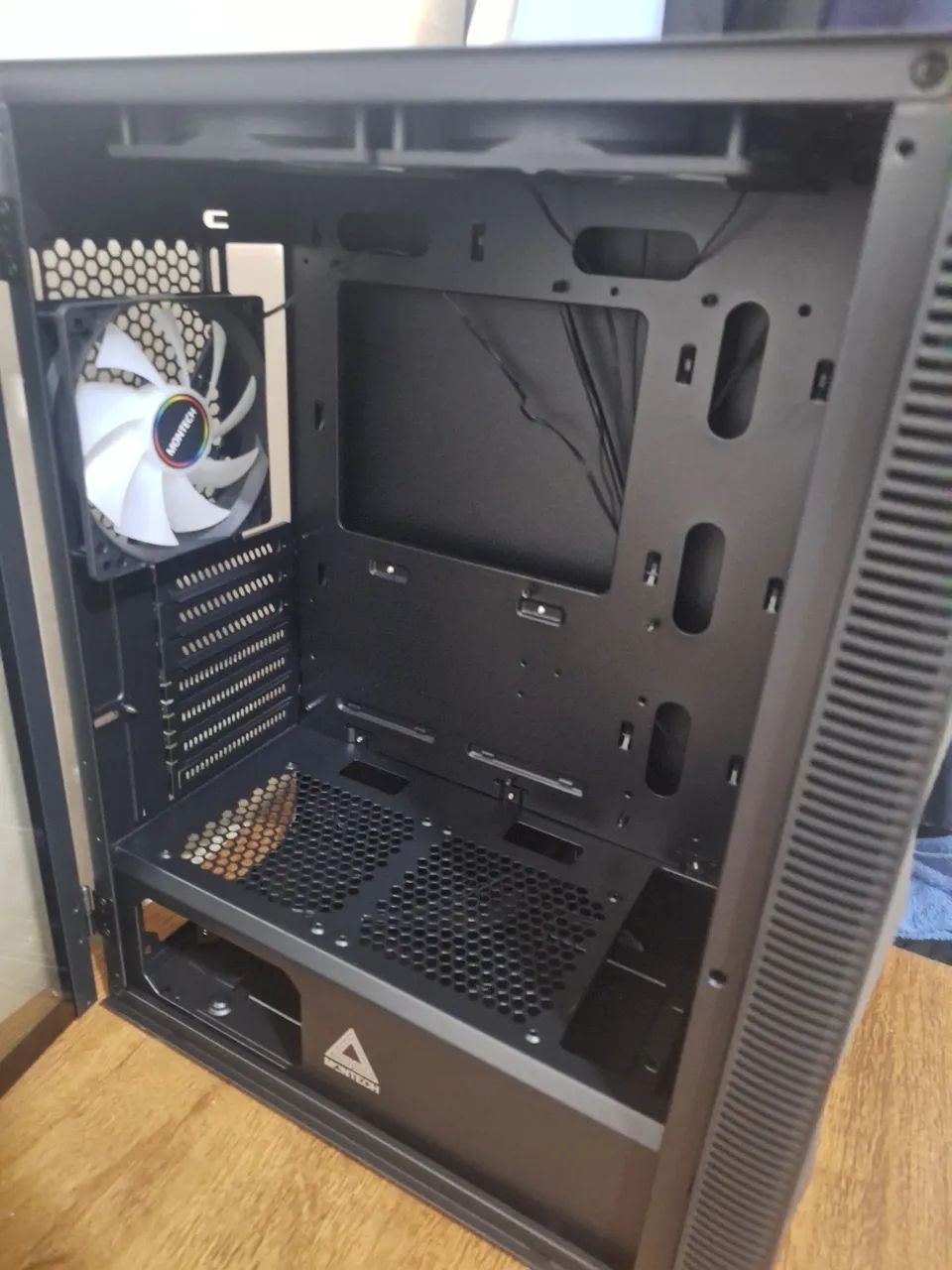 Gabinete Montech X3 MESH
