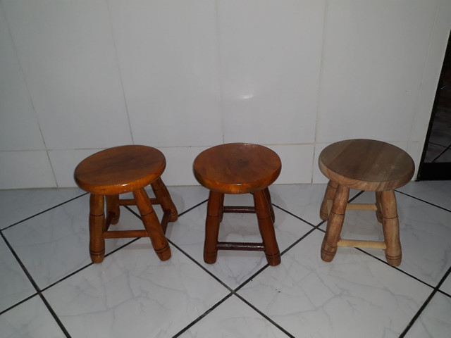 Banquinho de madeira