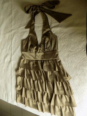 Vestido de festa, cetim dourado, tamanho P, frente única, usado uma vez - Foto 2