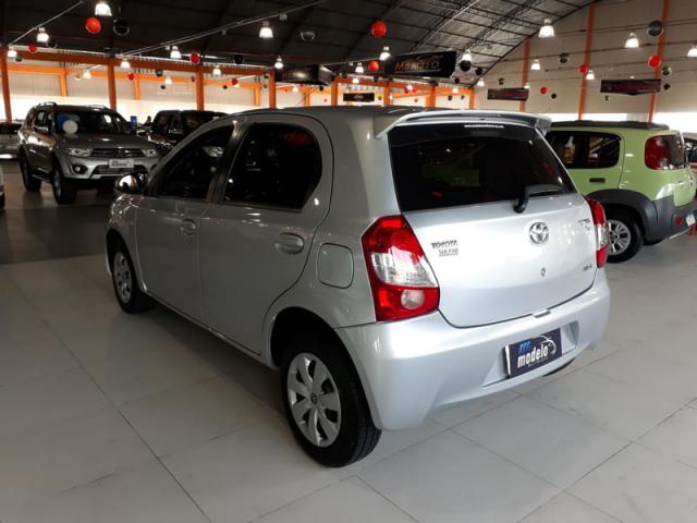 TOYOTA ETIOS HB XS 15 - Foto 3