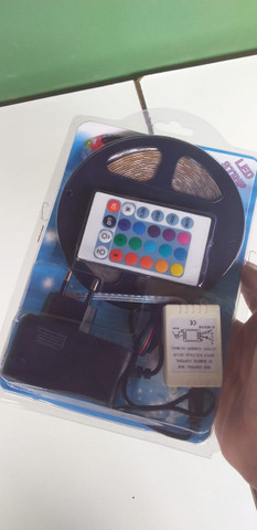 Fita de led para decoração da sua casa com 5 metros. apenas ligar na tomada com controle