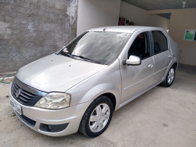 LOGAN 1.6 COMPLETO AUTOMÁTICO