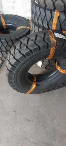 Linha de pneus industriais
