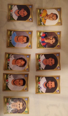 lote com 9 figurinhas fifa 365 2017 panini - Foto 2