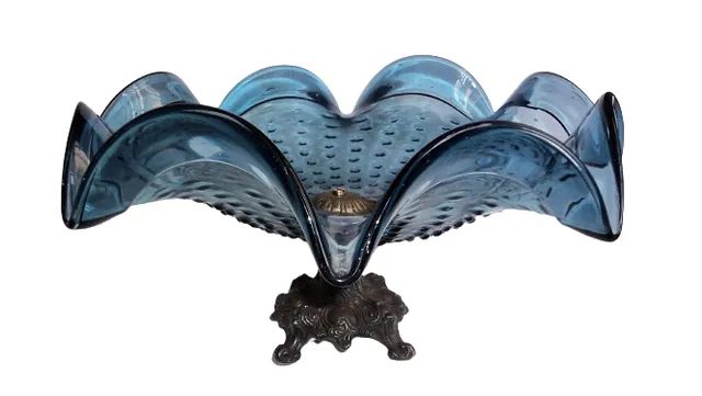 Antigo Centro de Mesa em Vidro Azulado e detalhes em metal