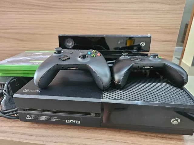 Xbox One Fat Preto 500gb C/Kinect e 3 Jogos