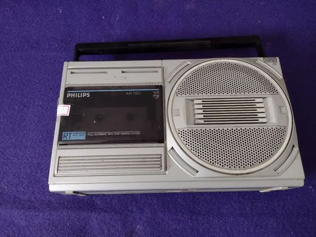 Rádio gravador antigo 