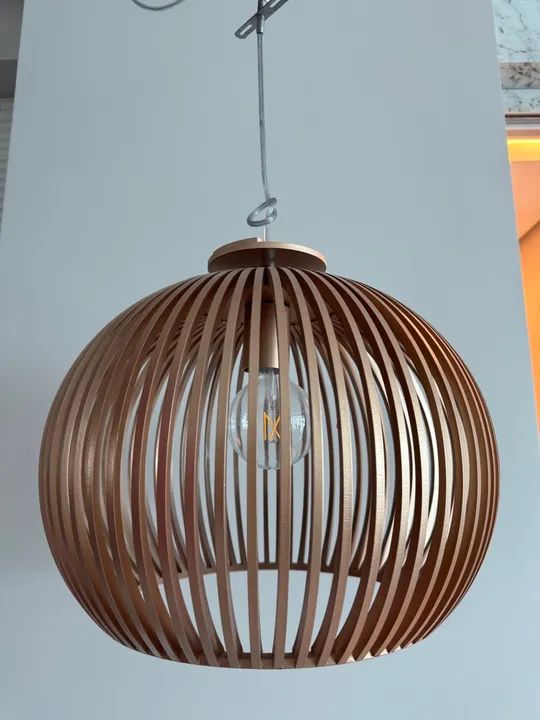 Lustre pendente de madeira moderno