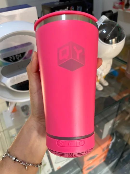 Copo com caixa de som