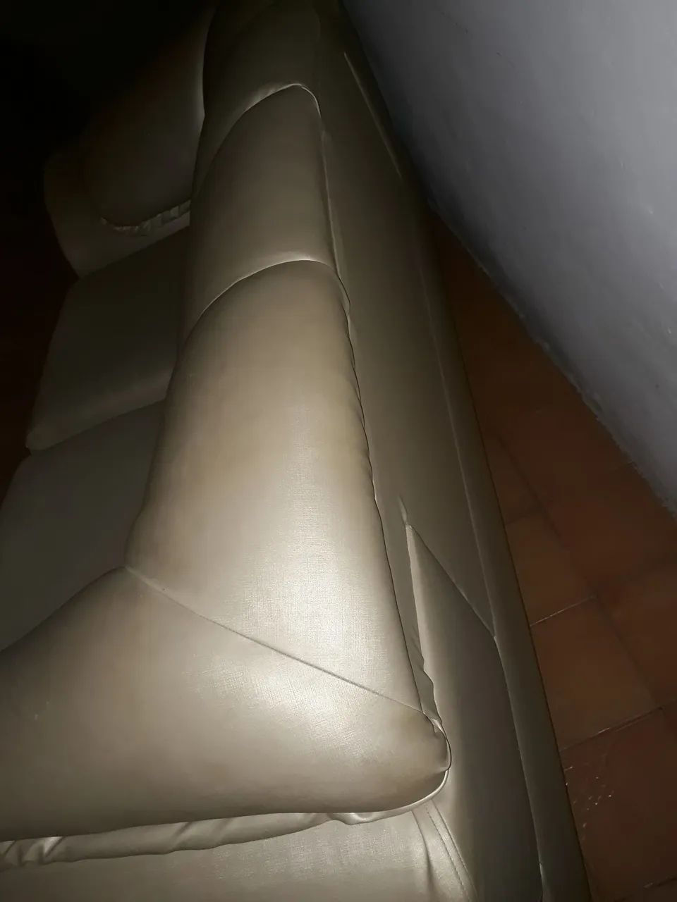 Sofá 3 lugares bege ótimo estado!64842833175809123