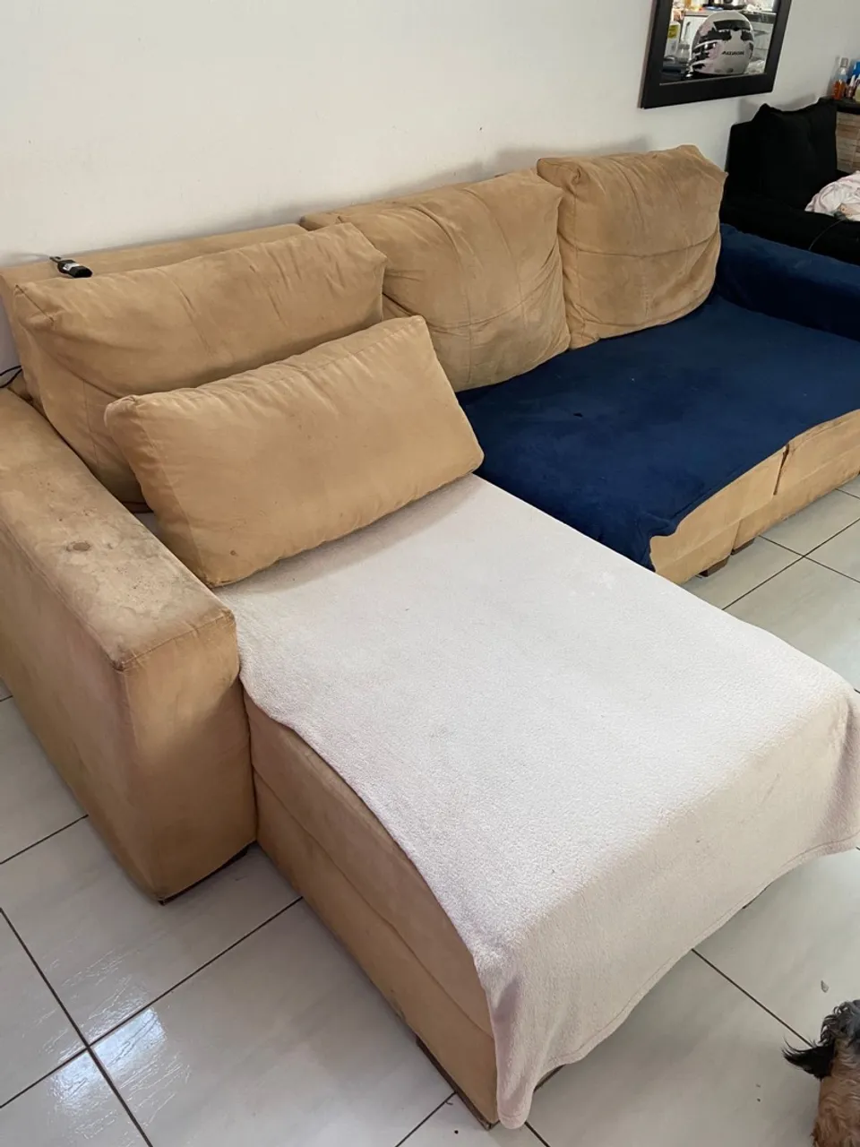 Sofá de canto espaçoso e confortável