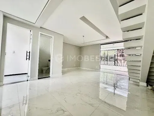 Linda casa com 3 Quartos à Venda, 123m², Santa Amélia, próximo à Avenida Guarapari
