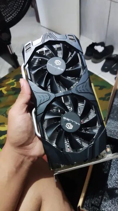 RX 580 8GB VRAM  550 Reais