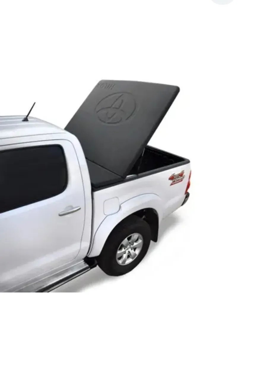 Tampa Traseira Hilux com Logo Toyota