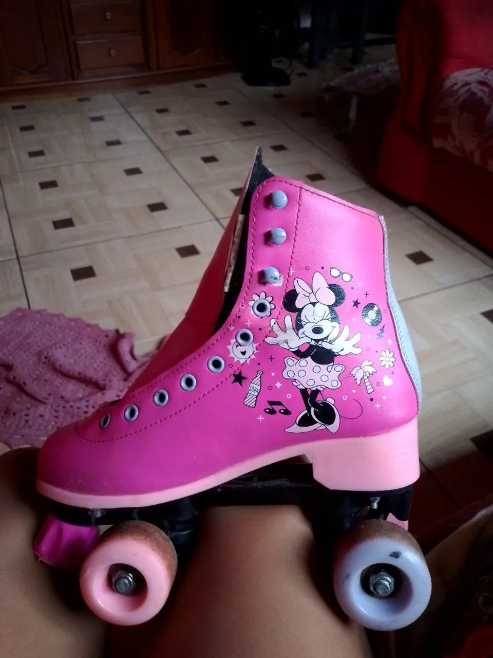 Patins por 150 reais obs: não tem cadarço e nem a palmita