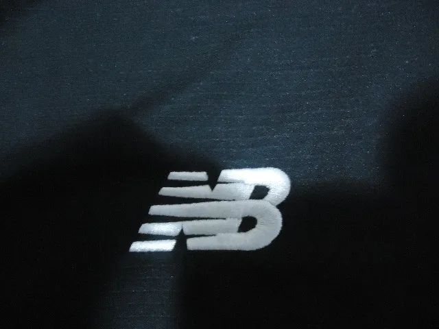 new balance - camisa do liverpool treino - tam xl - excelente estado - original - Foto 4